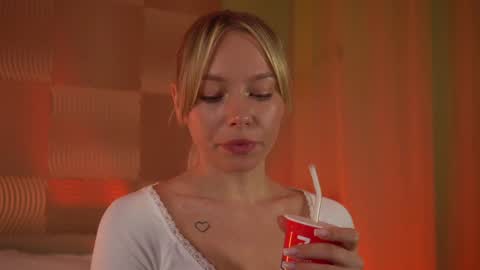 Snapshot of snow_is_falling chatting on December 28, 2024, 1:17 pm Candice Snow online show from December 28, 2024, 1:17 pm