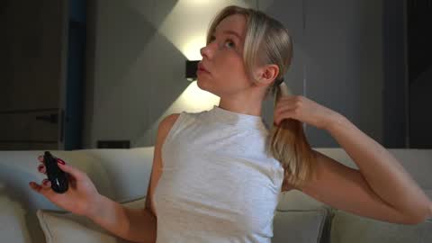 Snapshot of snow_is_falling chatting on January 23, 2025, 12:19 pm Candice Snow online show from January 23, 2025, 12:19 pm