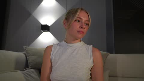 Snapshot of snow_is_falling chatting on January 23, 2025, 6:24 pm Candice Snow online show from January 23, 2025, 6:24 pm