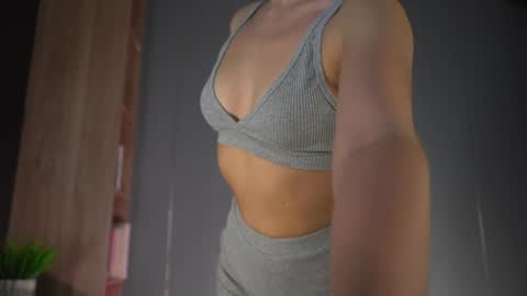 Snapshot of snow_is_falling chatting on February 4, 2025, 7:22 pm Candice Snow online show from February 4, 2025, 7:22 pm