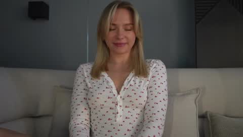 Snapshot of snow_is_falling chatting on February 7, 2025, 11:12 am Candice Snow online show from February 7, 2025, 11:12 am