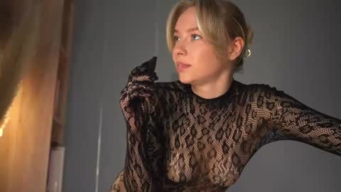 Snapshot of snow_is_falling chatting on February 19, 2025, 12:33 pm Candice Snow online show from February 19, 2025, 12:33 pm