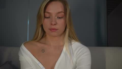 Snapshot of snow_is_falling chatting on February 26, 2025, 2:57 pm Candice Snow online show from February 26, 2025, 2:57 pm