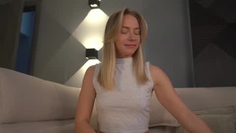 Snapshot of snow_is_falling chatting on March 11, 2025, 9:24 am Candice Snow online show from March 11, 2025, 9:24 am