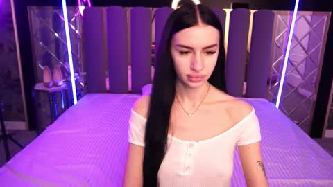 snow_whiteeex online show from February 3, 2026, 6:40 am