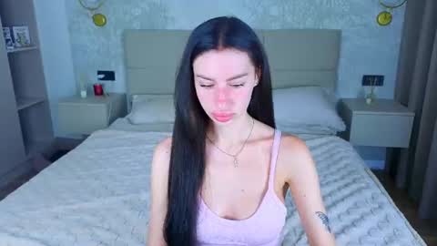 snow_whiteeex online show from June 18, 2026, 4:13 am