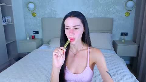 snow_whiteeex online show from June 19, 2026, 4:06 am
