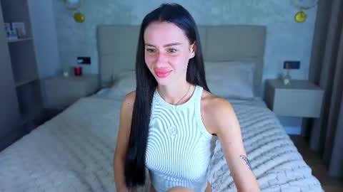 snow_whiteeex online show from June 23, 2026, 4:10 am