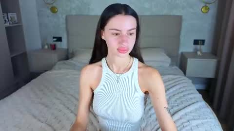 snow_whiteeex online show from June 26, 2026, 4:39 am