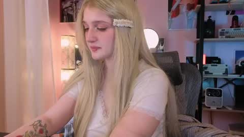 Snapshot of snowflakeskitty chatting on June 5, 2026, 5:36 am Ellie online show from June 5, 2026, 5:36 am