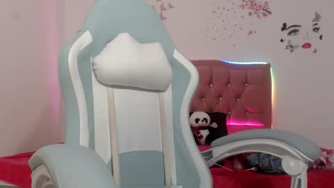 snowhot_69 online show from April 2, 2026, 12:52 am