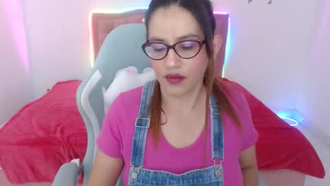 snowhot_69 online show from April 20, 2026, 8:28 am