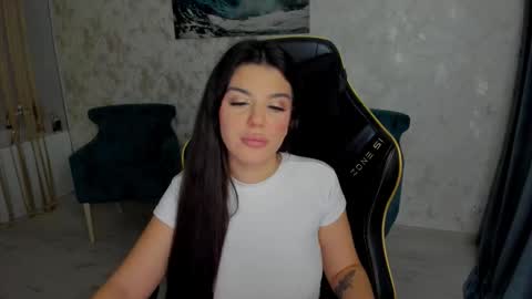 Snapshot of snowingwinter chatting on October 19, 2025, 7:36 pm snowingwinter online show from October 19, 2025, 7:36 pm