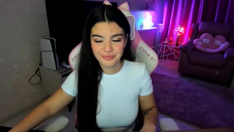 Snapshot of snowingwinter chatting on October 21, 2025, 7:47 pm snowingwinter online show from October 21, 2025, 7:47 pm