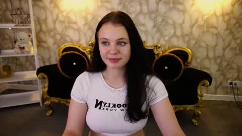Snapshot of snowwhite_bella chatting on July 1, 2026, 7:13 pm snowwhite_bella online show from July 1, 2026, 7:13 pm