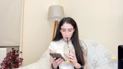 Snapshot of snowww_white chatting on January 24, 2025, 9:05 pm Ann online show from January 24, 2025, 9:05 pm