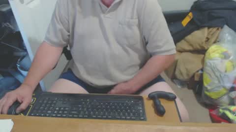 Snapshot of snwplwdrvr chatting on October 8, 2025, 7:55 pm snwplwdrvr online show from October 8, 2025, 7:55 pm