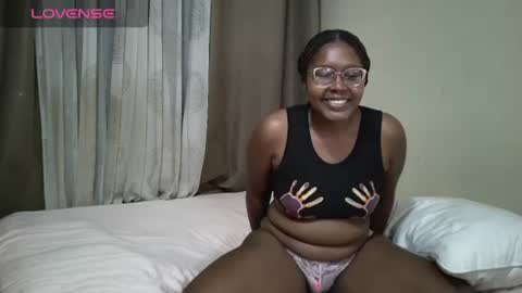 Snapshot of soaking_slut_layla chatting on July 27, 2026, 4:52 am Layla - The Soaking Slut online show from July 27, 2026, 4:52 am