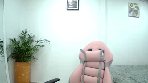 Snapshot of soffi_rousel_ chatting on February 16, 2025, 11:37 pm soffi_rousel_ online show from February 16, 2025, 11:37 pm