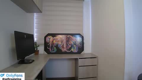 Snapshot of soffi_rousel_ chatting on December 15, 2025, 7:18 pm soffi_rousel_ online show from December 15, 2025, 7:18 pm