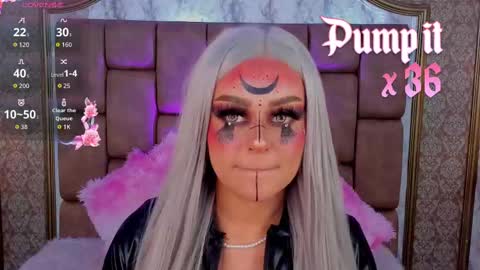 Snapshot of soffiqueen chatting on October 16, 2025, 8:43 pm Schedule 1400 - 2100 gtm-5 online show from October 16, 2025, 8:43 pm