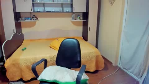 Soffy online show from April 25, 2026, 3:42 am