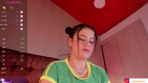 Snapshot of sofi_blossom chatting on March 8, 2025, 8:46 pm Sofi Blossom online show from March 8, 2025, 8:46 pm