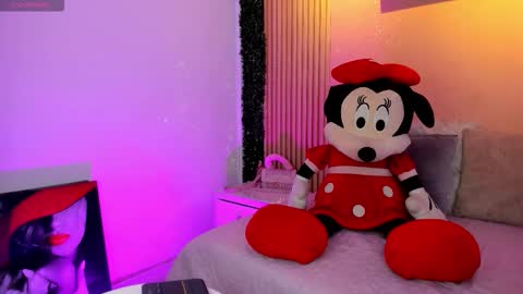 sofi_cuttie online show from December 14, 2025, 3:56 am