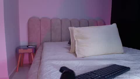 Snapshot of sofi_decker chatting on November 15, 2025, 11:51 am Sofia online show from November 15, 2025, 11:51 am