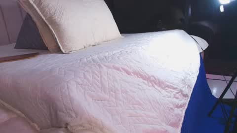 Snapshot of sofi_decker chatting on November 28, 2025, 12:08 pm Sofia online show from November 28, 2025, 12:08 pm