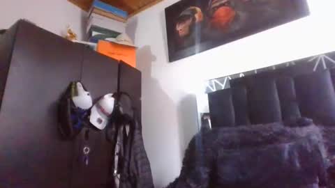 Sofi online show from November 19, 2025, 7:14 pm