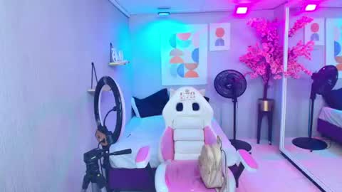 Snapshot of sofi_monroeee chatting on July 4, 2026, 7:31 pm Sofia online show from July 4, 2026, 7:31 pm