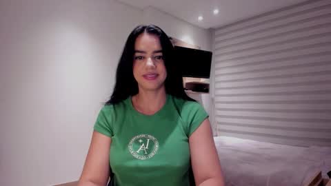 Sofi Saenzz  online show from October 8, 2025, 12:08 am