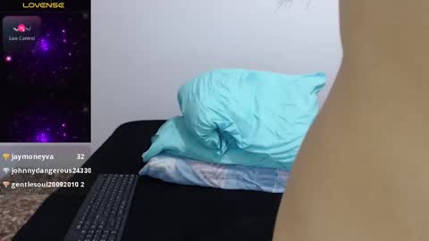 Snapshot of sofia__whitee chatting on December 5, 2024, 9:39 am sofia whitee online show from December 5, 2024, 9:39 am