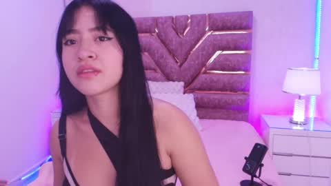 sofia gomes online show from April 26, 2026, 11:52 am