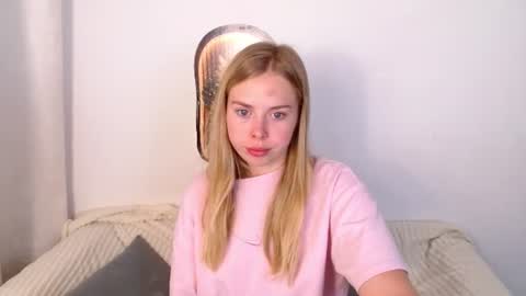 Snapshot of sofia_here chatting on June 22, 2026, 12:02 am Sofia here online show from June 22, 2026, 12:02 am