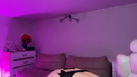 Sofia online show from February 9, 2026, 3:43 am