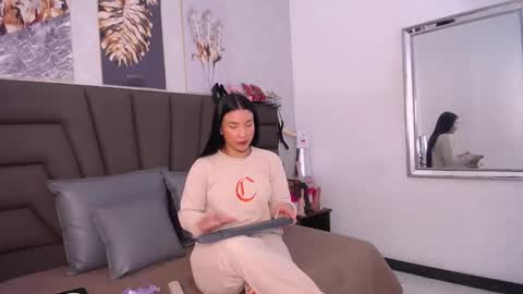 Snapshot of sofia_velez5 chatting on May 17, 2026, 11:17 am online show from May 17, 2026, 11:17 am