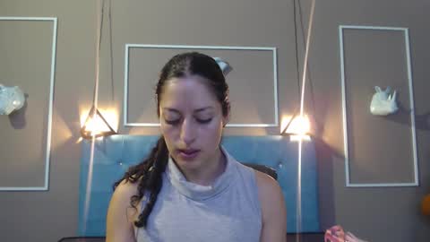 Sofa online show from November 2, 2025, 11:01 am