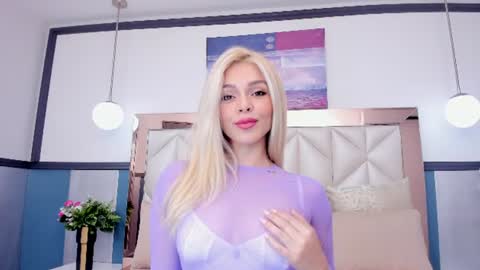Snapshot of sofiaa_morris chatting on July 25, 2026, 6:38 pm Sofia online show from July 25, 2026, 6:38 pm