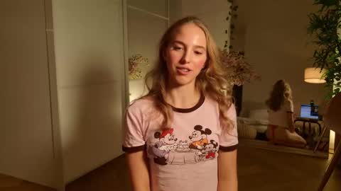 Snapshot of sofiaaaxoxoxo chatting on November 3, 2025, 4:52 pm Sofia online show from November 3, 2025, 4:52 pm