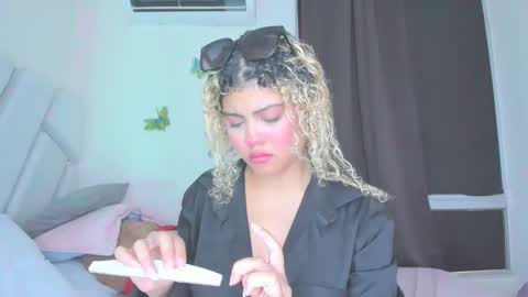 sofiacastillo01 online show from April 28, 2026, 9:31 pm
