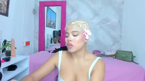 Snapshot of sofiacastillo01 chatting on June 21, 2026, 1:35 pm sofiacastillo01 online show from June 21, 2026, 1:35 pm