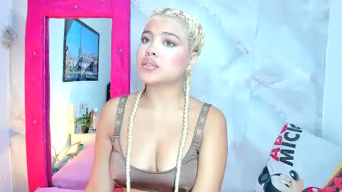 Snapshot of sofiacastillo01 chatting on June 25, 2026, 1:37 pm sofiacastillo01 online show from June 25, 2026, 1:37 pm