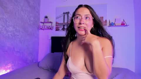 sofialujan_ online show from April 28, 2026, 11:21 pm