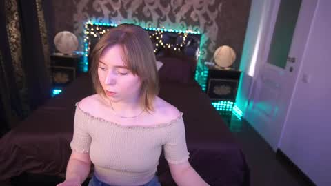 SofiaLuxuryy online show from April 17, 2026, 2:20 pm