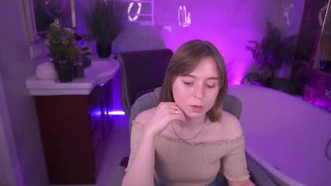 SofiaLuxuryy online show from April 19, 2026, 2:16 pm