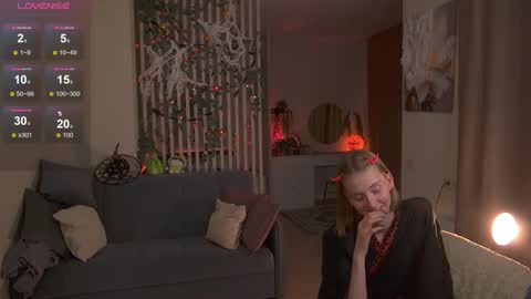 Snapshot of sofiapure18 chatting on October 30, 2025, 8:31 pm Sofia Help me overcome shynes with 100 thumbs up online show from October 30, 2025, 8:31 pm