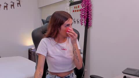 Snapshot of sofiarouge_ chatting on December 20, 2024, 8:01 pm Sofia Help me reach 5K followers online show from December 20, 2024, 8:01 pm