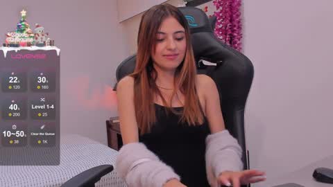 Snapshot of sofiarouge_ chatting on January 4, 2025, 7:55 pm Sofia Help me reach 5K followers online show from January 4, 2025, 7:55 pm